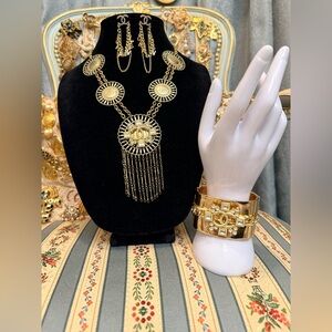 Elegant Gold Jewelry Set